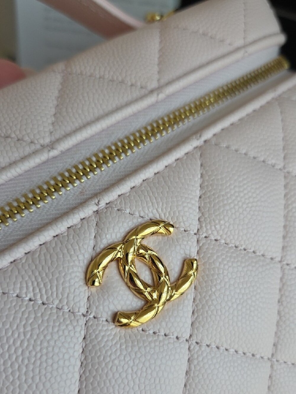Chanel Caviar Vanity Bag - Picture 4 of 9